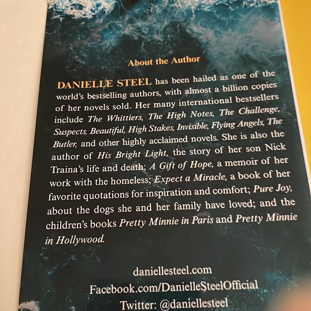 🎈Without a Trace by Danielle Steel. 2023. Hardcover🎈 - Picture 7 of 7